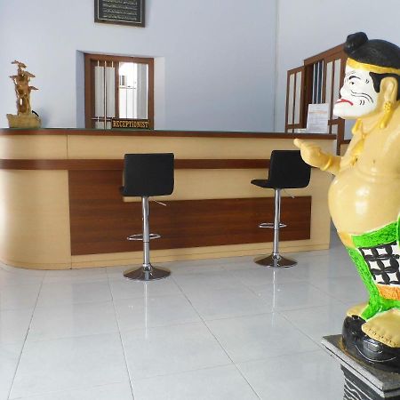 Hotel Ilhami Blitar Eksteriør billede