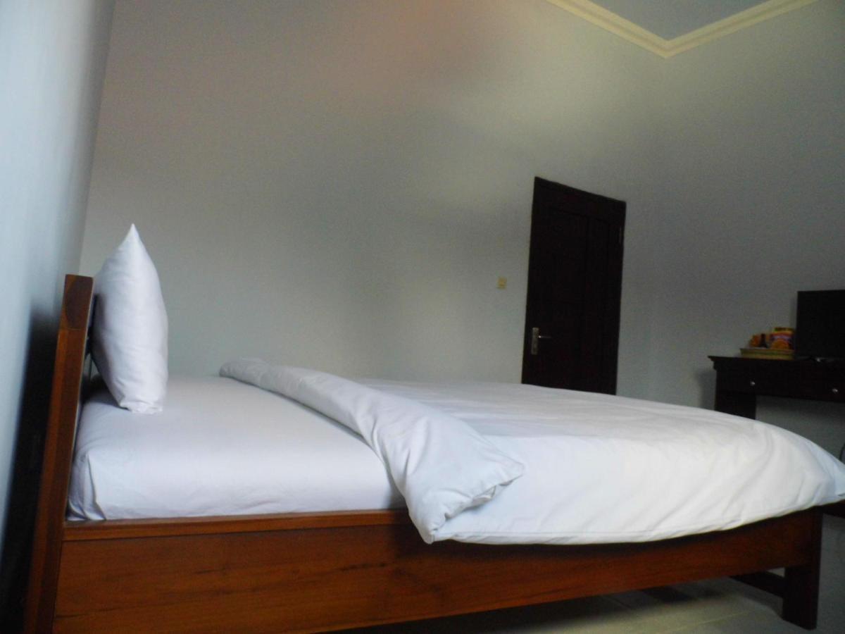 Hotel Ilhami Blitar Eksteriør billede