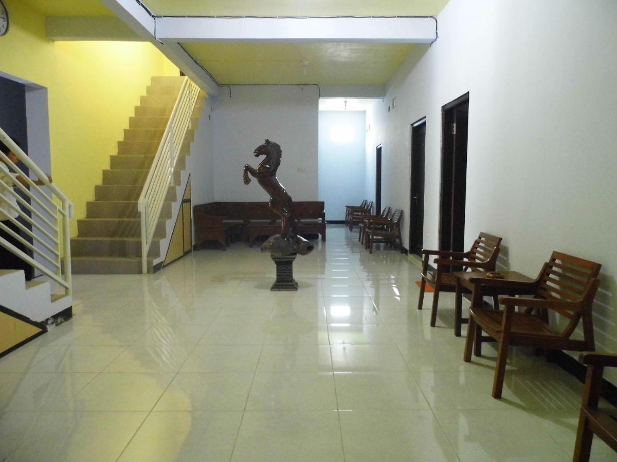Hotel Ilhami Blitar Eksteriør billede