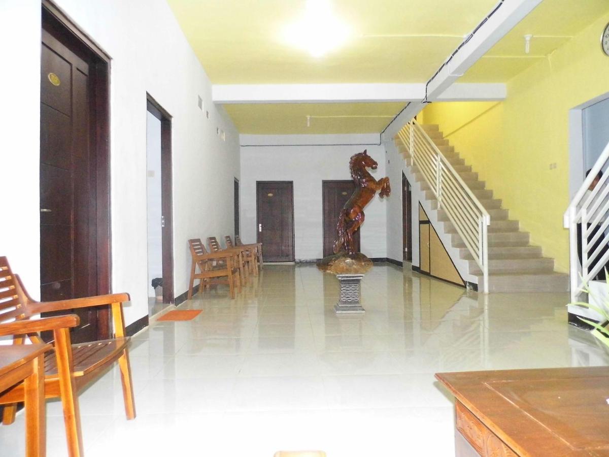 Hotel Ilhami Blitar Eksteriør billede
